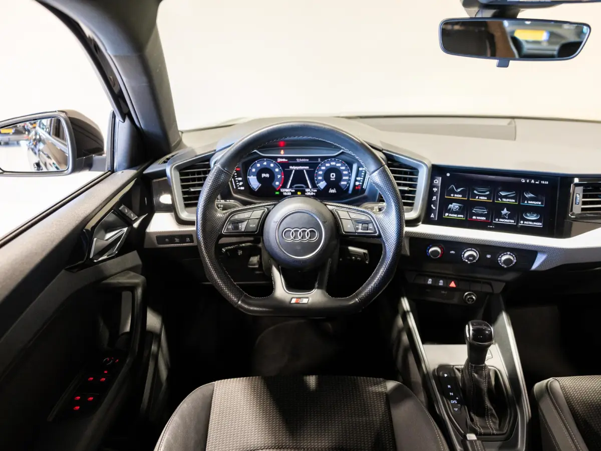 25 TFSI S-Line edition / 95pk / NAP / Afgevlakt stuurwiel / Cruise control /