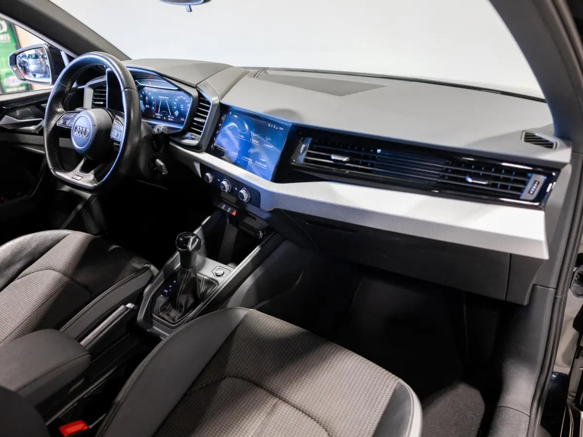 25 TFSI S-Line edition / 95pk / NAP / Afgevlakt stuurwiel / Cruise control /