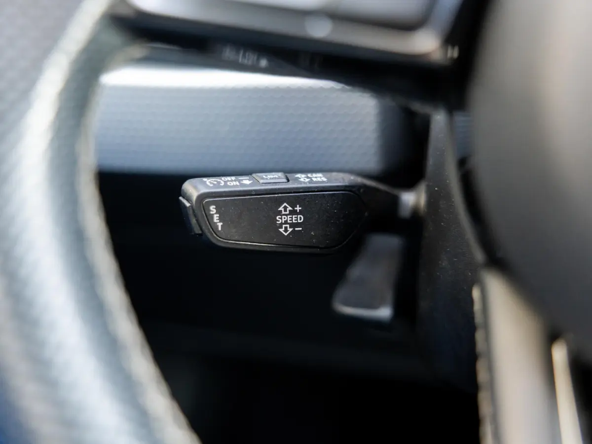25 TFSI S-Line edition / 95pk / NAP / Afgevlakt stuurwiel / Cruise control /