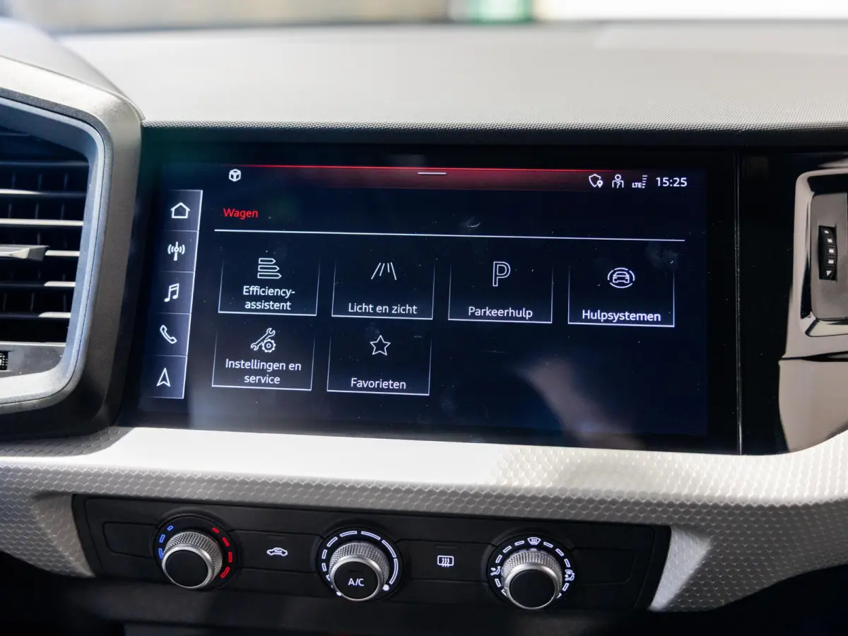 25 TFSI S-Line edition / 95pk / NAP / Afgevlakt stuurwiel / Cruise control /