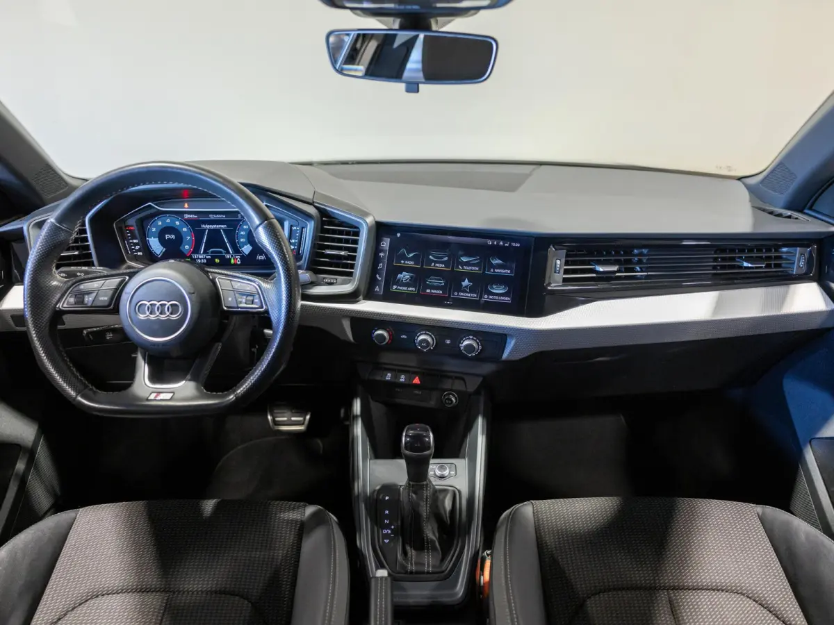 25 TFSI S-Line edition / 95pk / NAP / Afgevlakt stuurwiel / Cruise control /