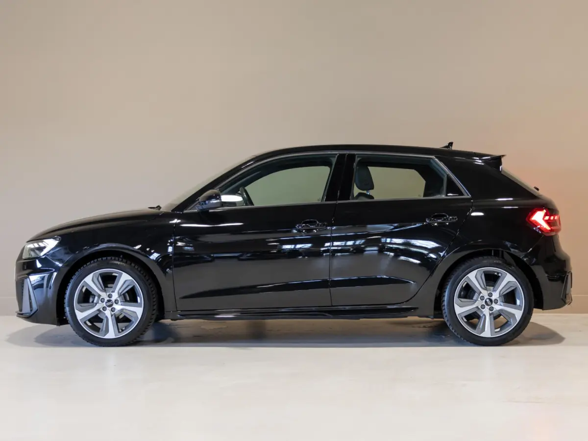25 TFSI S-Line edition / 95pk / NAP / Afgevlakt stuurwiel / Cruise control /