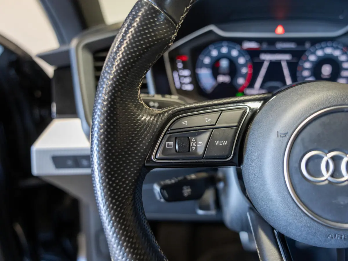 25 TFSI S-Line edition / 95pk / NAP / Afgevlakt stuurwiel / Cruise control /