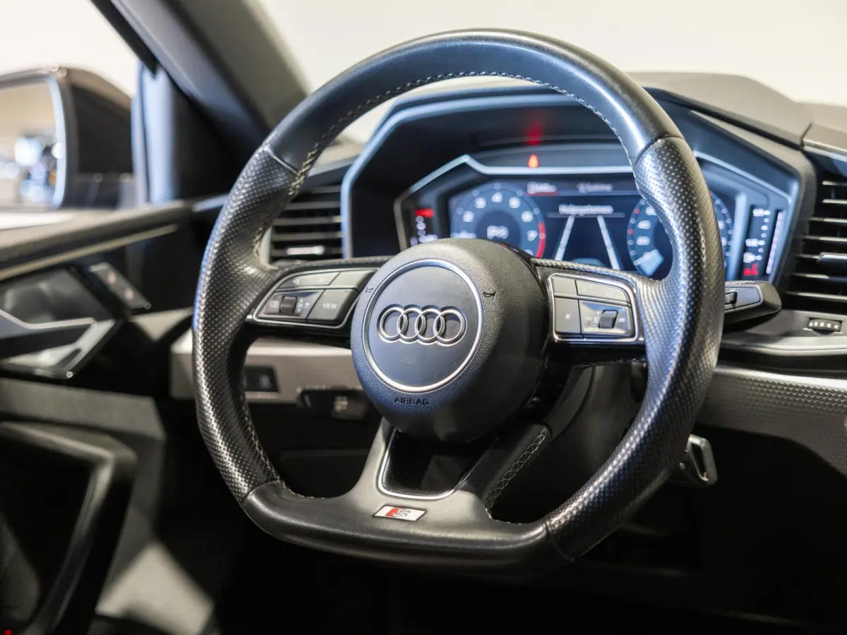 25 TFSI S-Line edition / 95pk / NAP / Afgevlakt stuurwiel / Cruise control /