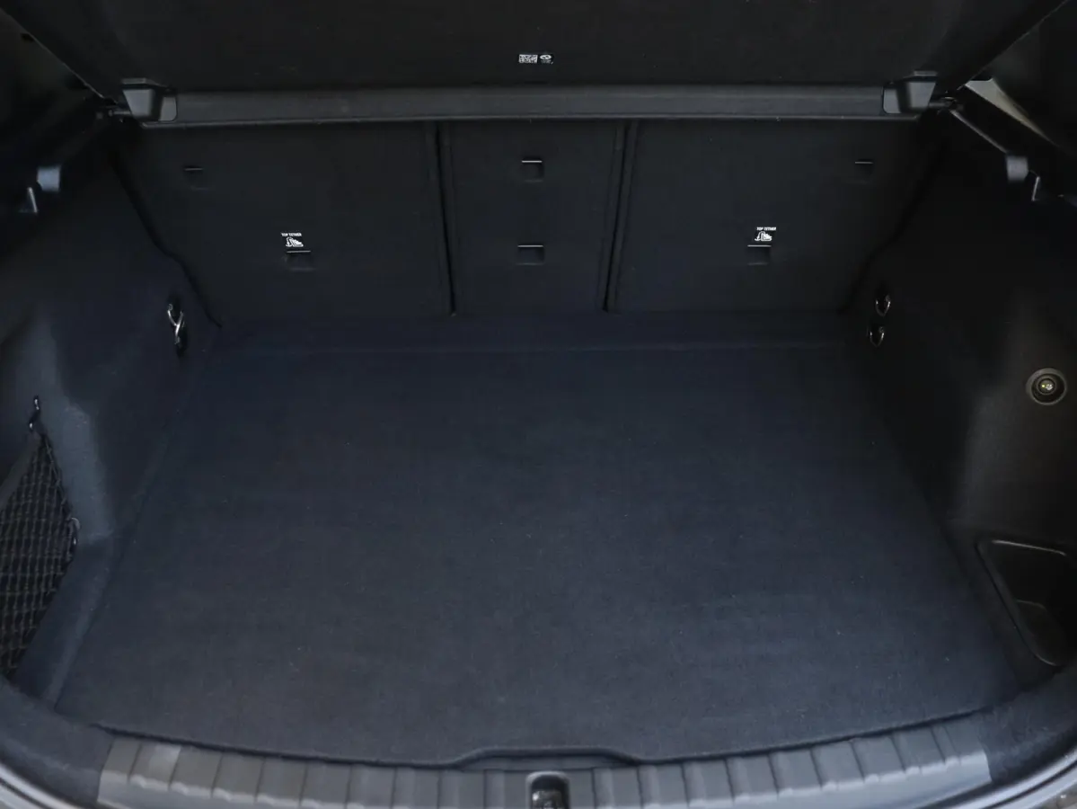218i | M Sportpakket | Premium Pack | Trekhaak | Camera | Comfort Access | Harman Kardon | Getint Glas | 19'' LMV