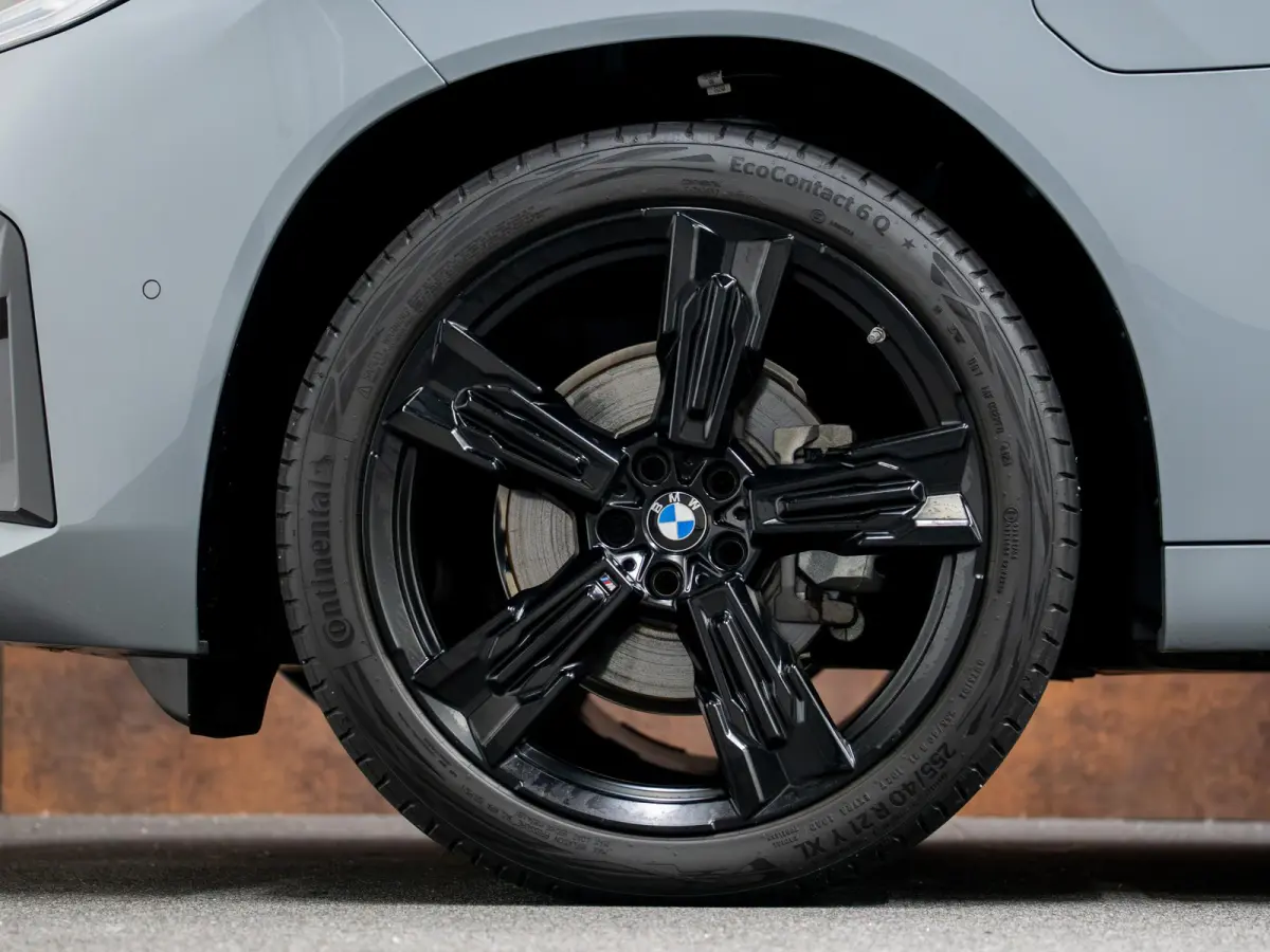 30e xDrive | M-Sportpakket | Pano | Driving Assistant Plus | Trekhaak |
