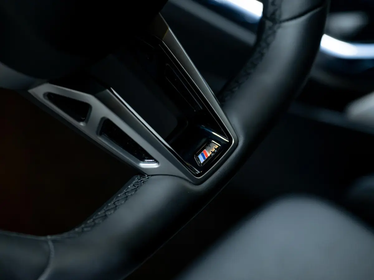 30e xDrive | M-Sportpakket | Pano | Driving Assistant Plus | Trekhaak |