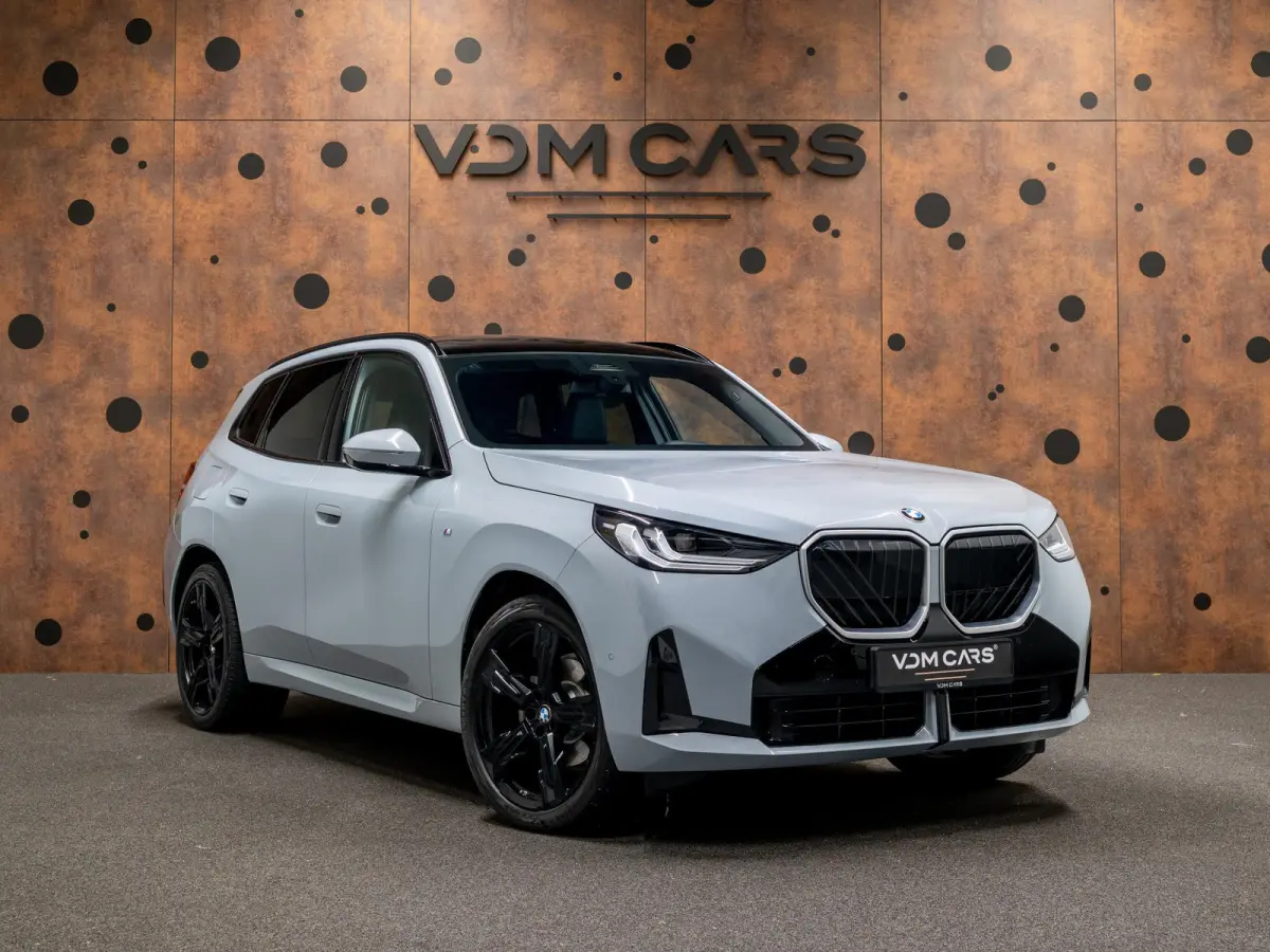 30e xDrive | M-Sportpakket | Pano | Driving Assistant Plus | Trekhaak |
