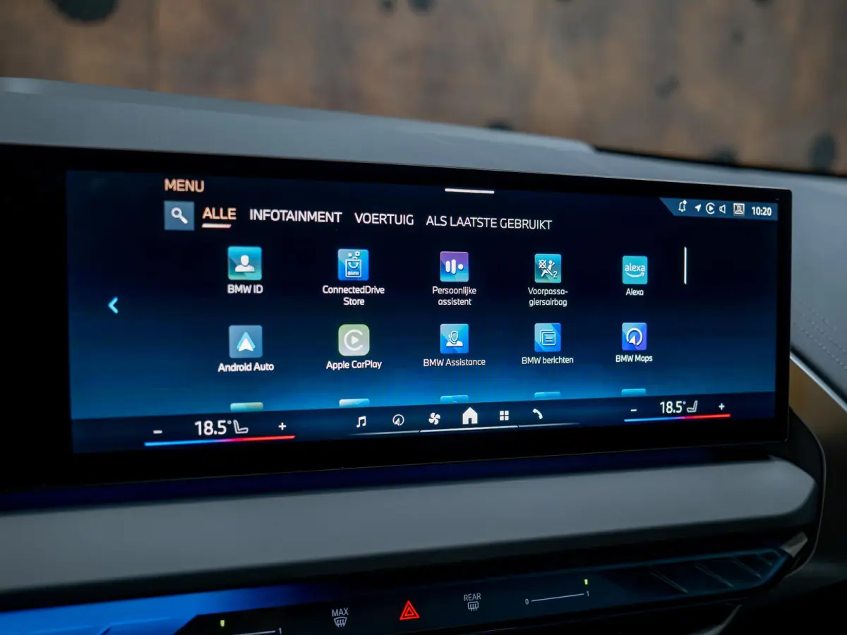 30e xDrive | M-Sportpakket | Pano | Driving Assistant Plus | Trekhaak |
