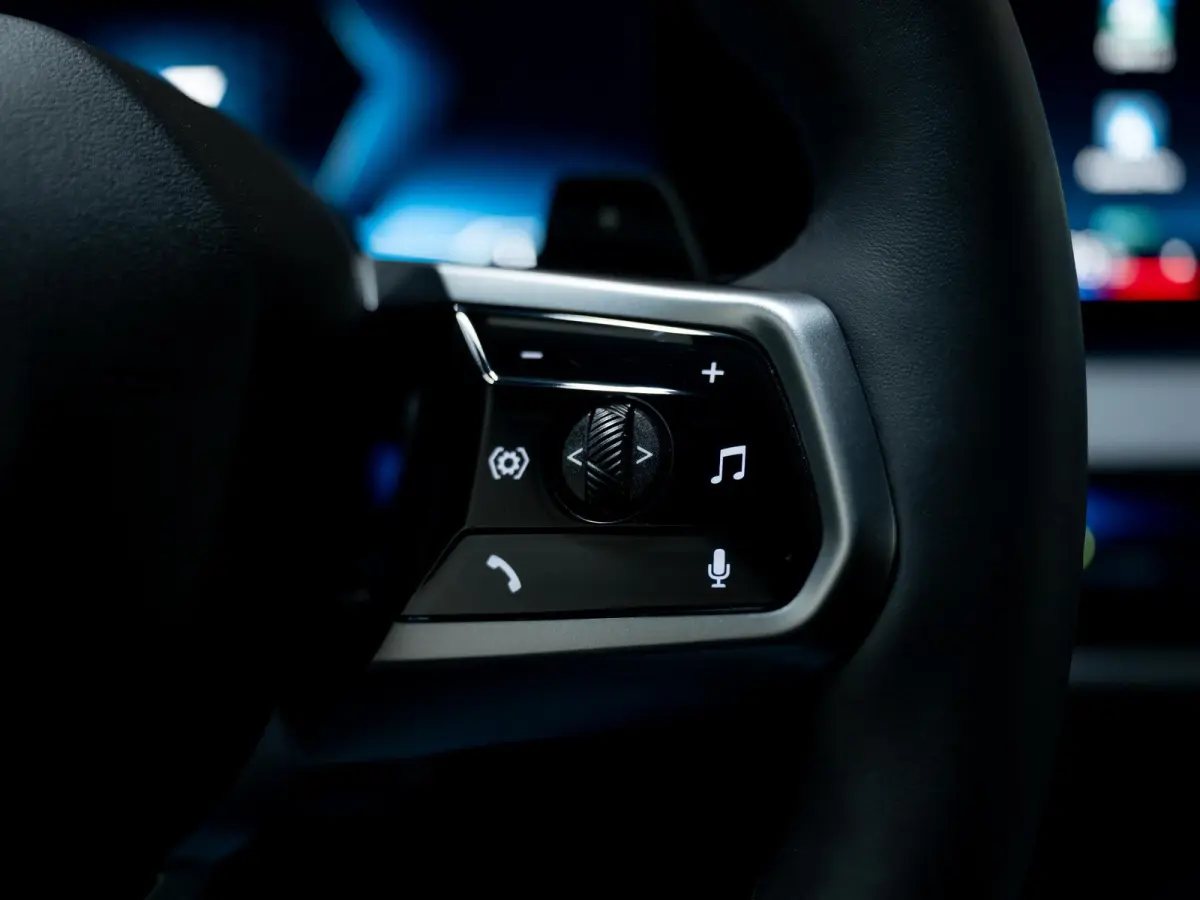 30e xDrive | M-Sportpakket | Pano | Driving Assistant Plus | Trekhaak |