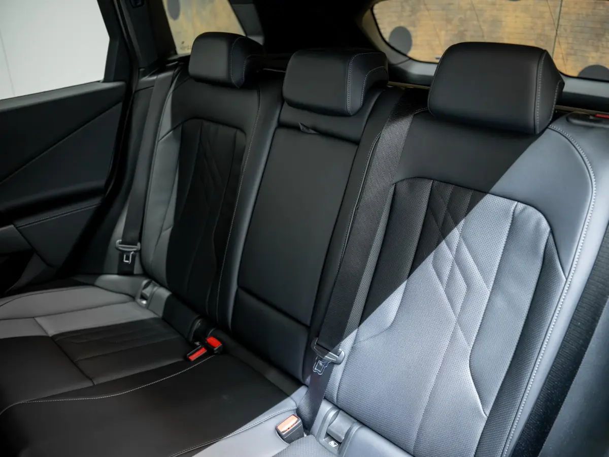 30e xDrive | M-Sportpakket | Pano | Driving Assistant Plus | Trekhaak |