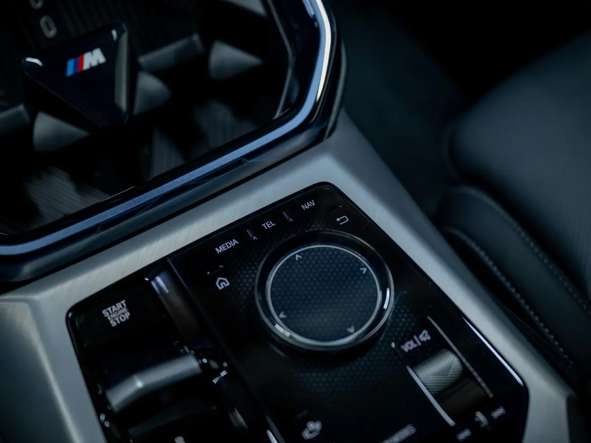 30e xDrive | M-Sportpakket | Pano | Driving Assistant Plus | Trekhaak |