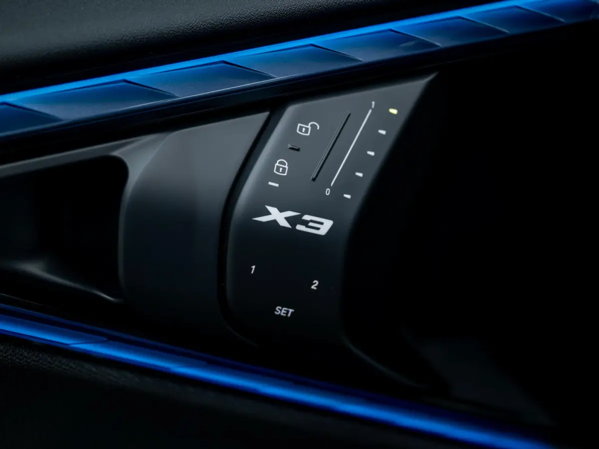 30e xDrive | M-Sportpakket | Pano | Driving Assistant Plus | Trekhaak |