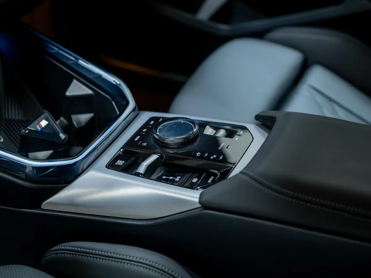 30e xDrive | M-Sportpakket | Pano | Driving Assistant Plus | Trekhaak |