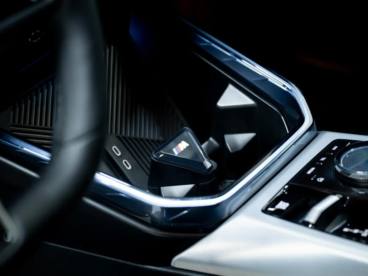 30e xDrive | M-Sportpakket | Pano | Driving Assistant Plus | Trekhaak |