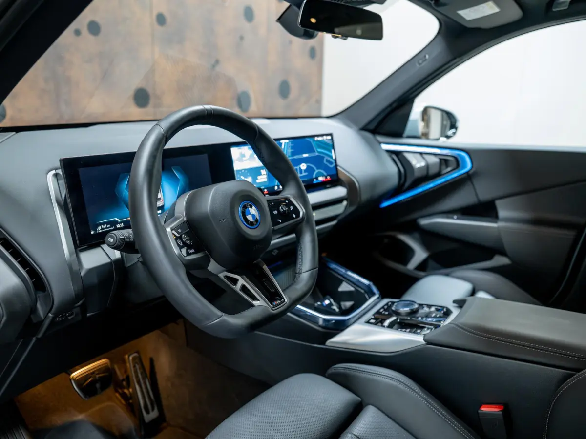 30e xDrive | M-Sportpakket | Pano | Driving Assistant Plus | Trekhaak |