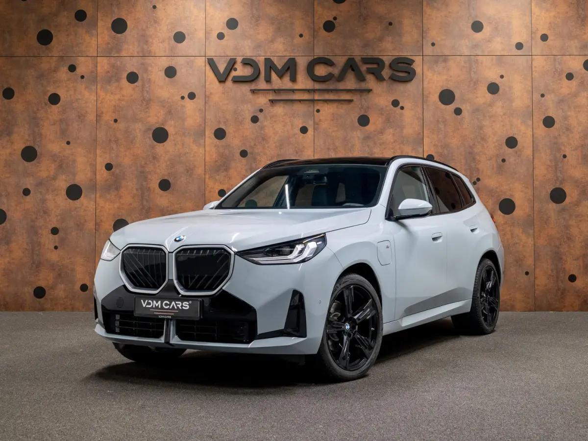30e xDrive | M-Sportpakket | Pano | Driving Assistant Plus | Trekhaak |