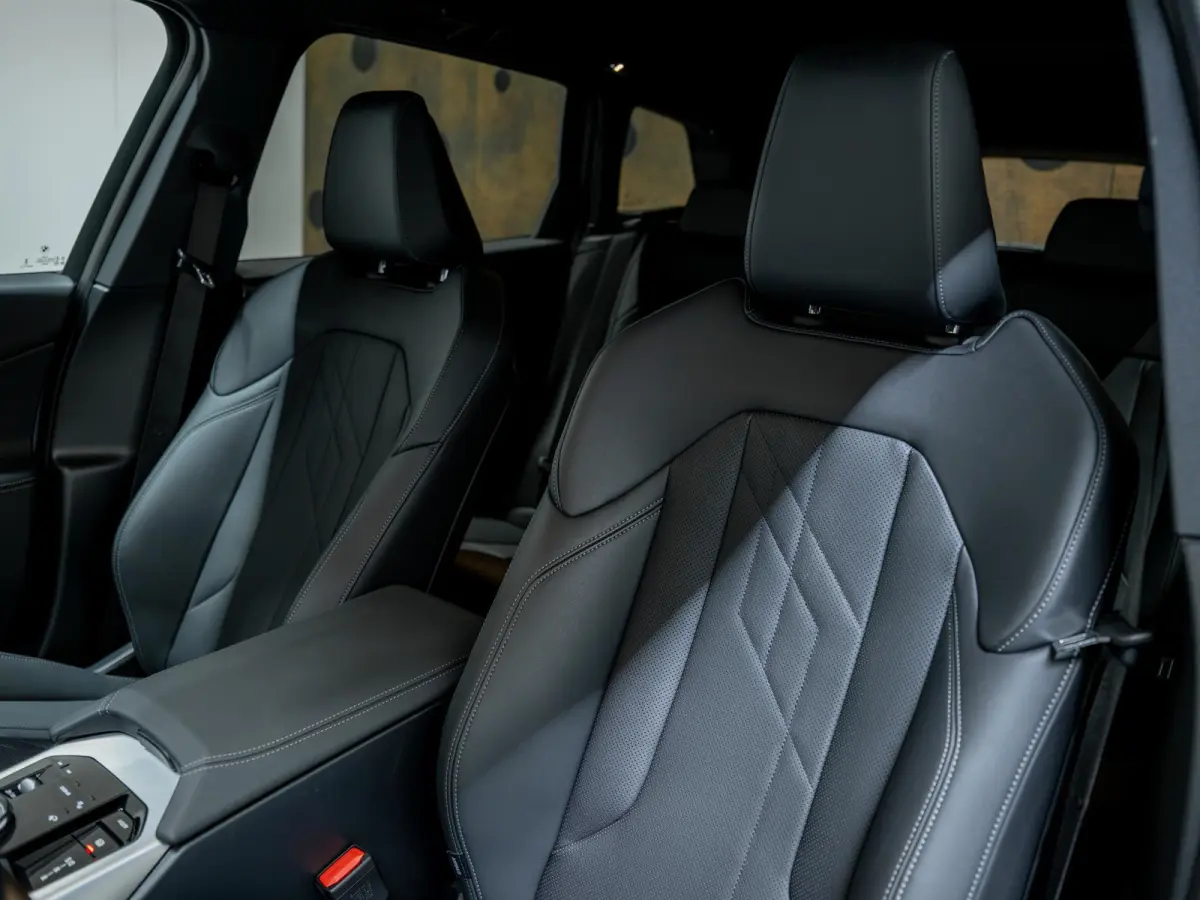 30e xDrive | M-Sportpakket | Pano | Driving Assistant Plus | Trekhaak |