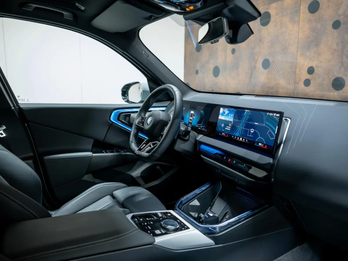 30e xDrive | M-Sportpakket | Pano | Driving Assistant Plus | Trekhaak |
