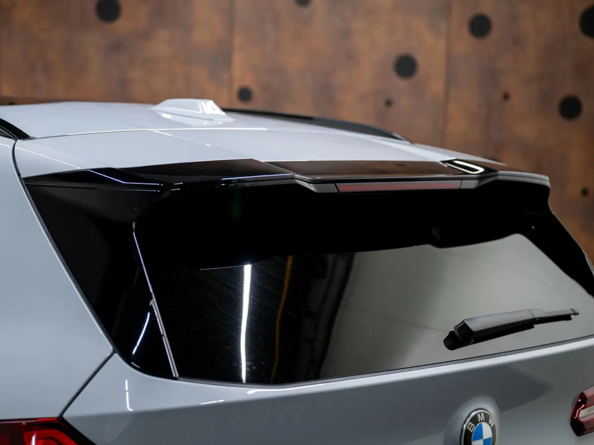 30e xDrive | M-Sportpakket | Pano | Driving Assistant Plus | Trekhaak |