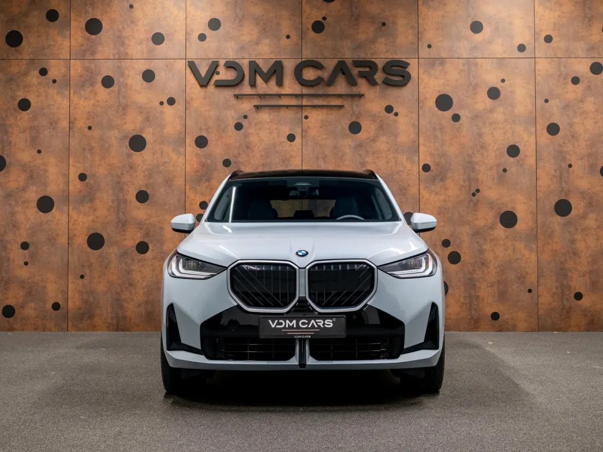 30e xDrive | M-Sportpakket | Pano | Driving Assistant Plus | Trekhaak |
