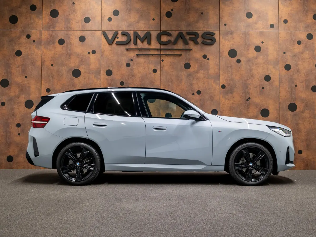 30e xDrive | M-Sportpakket | Pano | Driving Assistant Plus | Trekhaak |