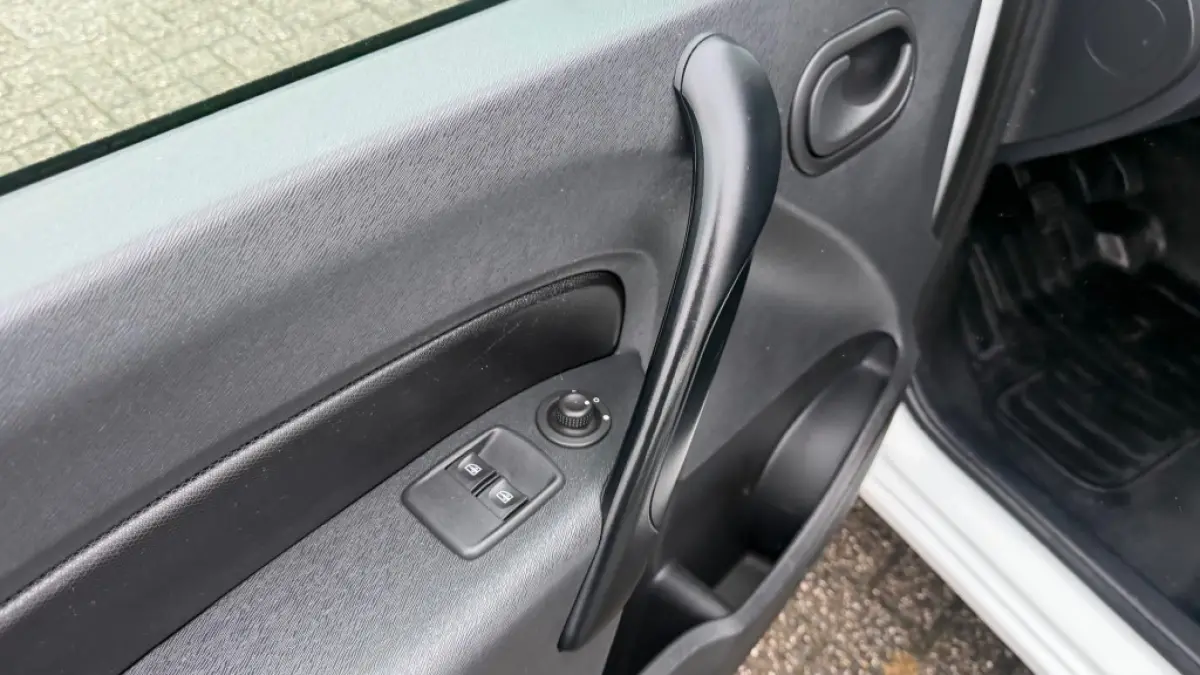 1.5 DCI 55KW 75PK EURO 6 DISTRIBUTIERIEM VERNIEUWD/ AIRCO/ CRUISE CONTROL/ PARKEERSENSOREN / 100% DEALERONDERHOUDEN