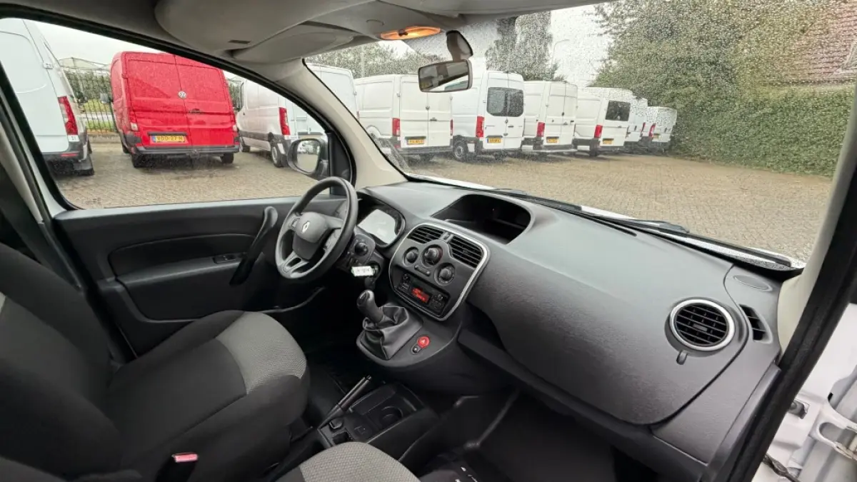 1.5 DCI 55KW 75PK EURO 6 DISTRIBUTIERIEM VERNIEUWD/ AIRCO/ CRUISE CONTROL/ PARKEERSENSOREN / 100% DEALERONDERHOUDEN