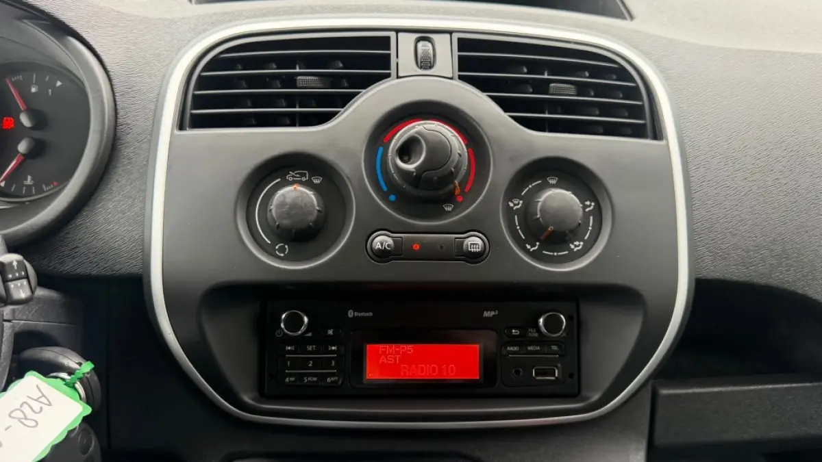 1.5 DCI 55KW 75PK EURO 6 DISTRIBUTIERIEM VERNIEUWD/ AIRCO/ CRUISE CONTROL/ PARKEERSENSOREN / 100% DEALERONDERHOUDEN
