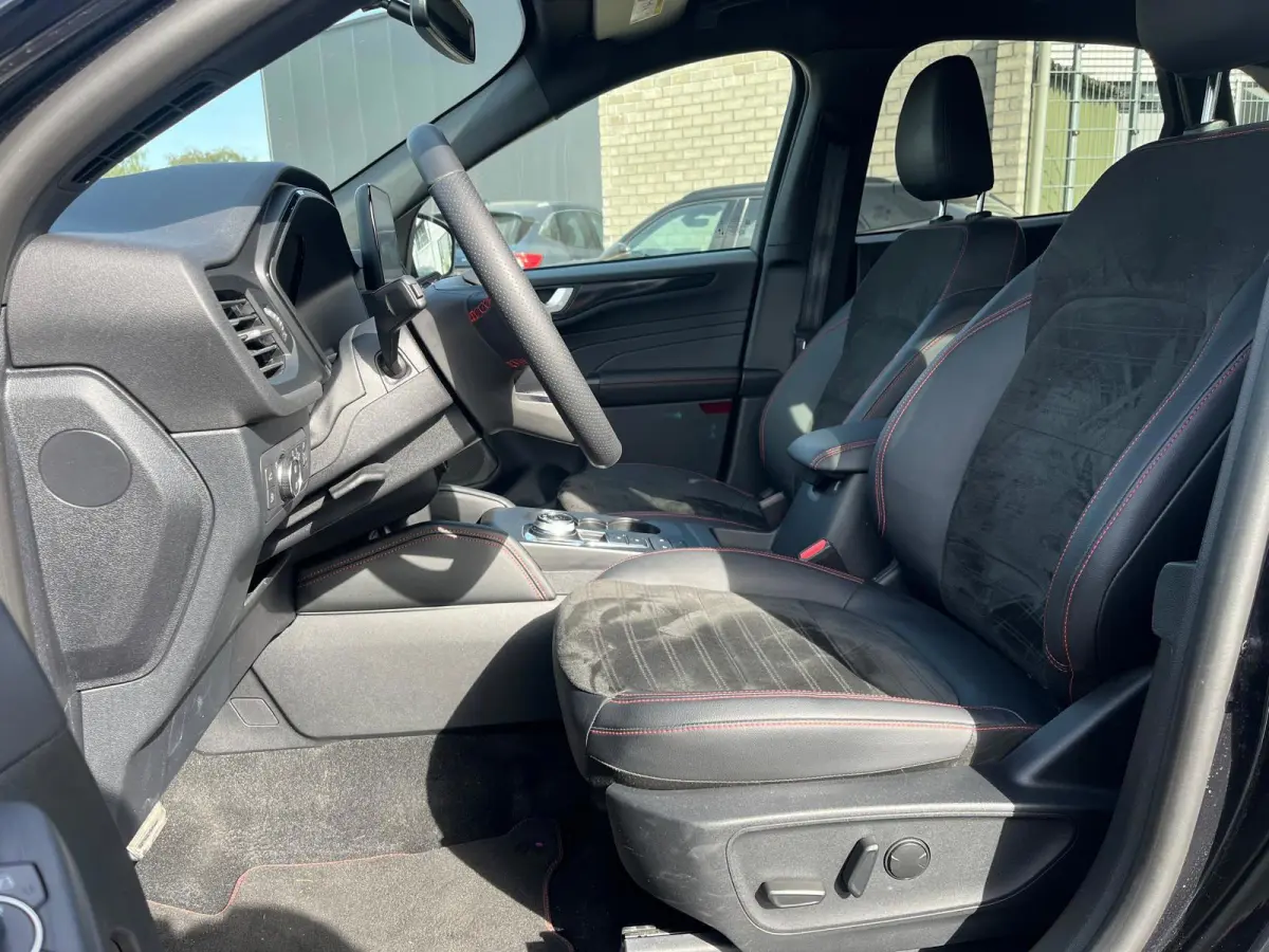 ST-Line X PHEV | Stoel- Stuur- Achterbankverwarming | Keyless | Elek. Stoelen | Elek. Achterklep | Black Pack | Agate Black Metallic | Keyless-Start | Lichtmetalen velgen
