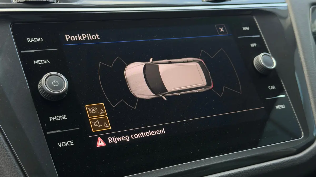 1.4 TSI Comfortline Business l Panoramadak Elektr. l Stoelverwarming l Luxe bekleding l Navigatie l Parkeersensoren voor en achter l