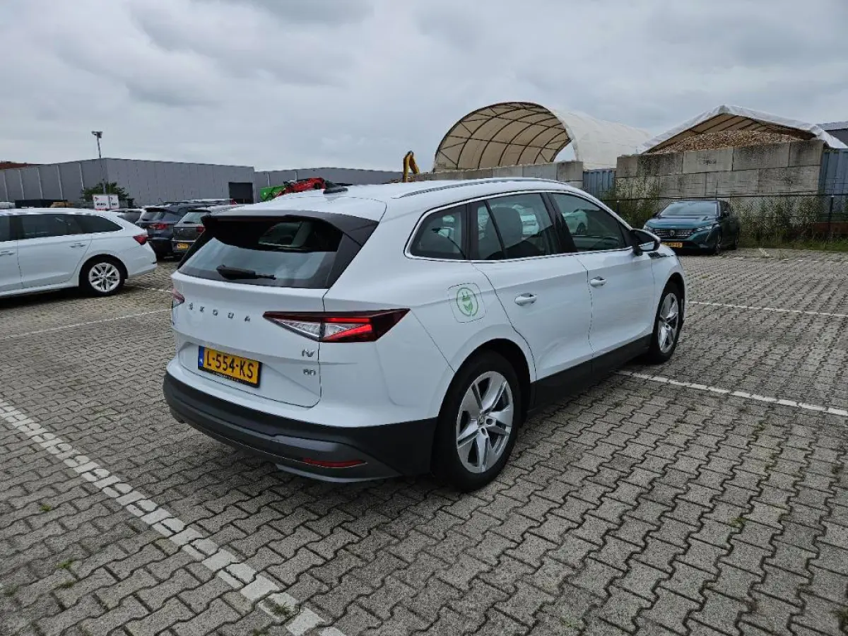 60 | Stoelverwarming | Apple Carplay | Keyless | Parkeersensoren | Apple Carplay/Android Auto|telefoonintegratie premium | Electronic climate controle | Keyless start