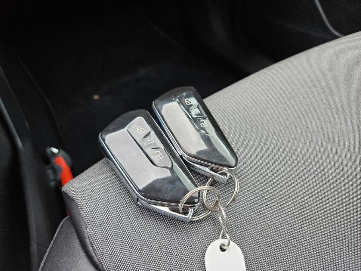 60 | Stoelverwarming | Apple Carplay | Keyless | Parkeersensoren | Apple Carplay/Android Auto|telefoonintegratie premium | Electronic climate controle | Keyless start