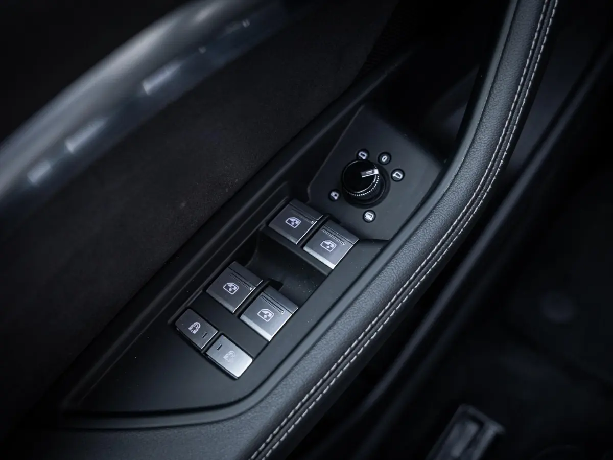 55 quattro S Edition 115 kWh - RS-seat l Pano l Memory l ACC