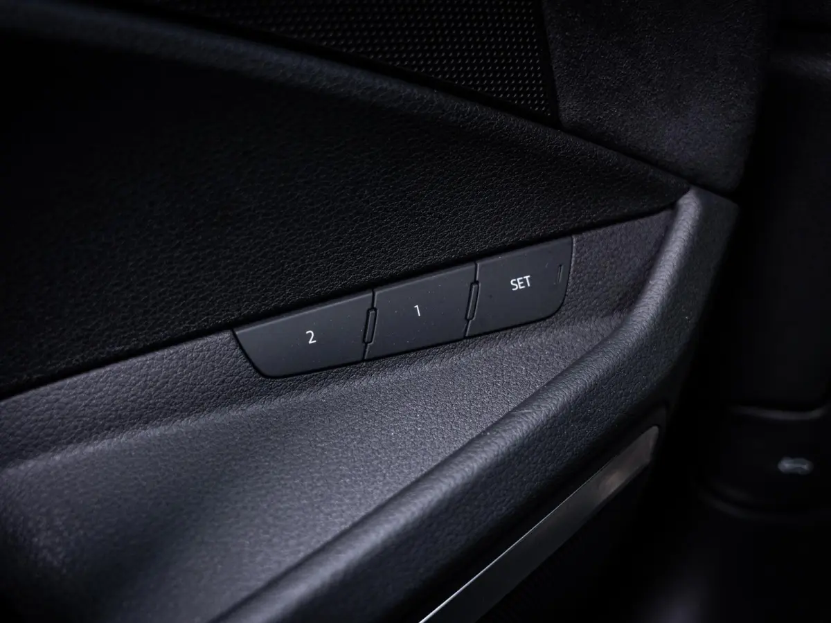 55 quattro S Edition 115 kWh - RS-seat l Pano l Memory l ACC
