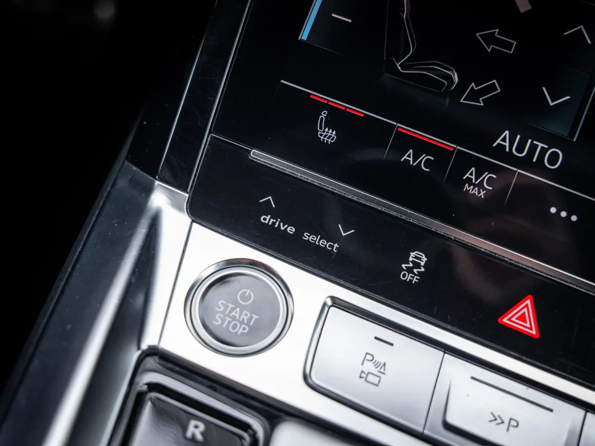 55 quattro S Edition 115 kWh - RS-seat l Pano l Memory l ACC