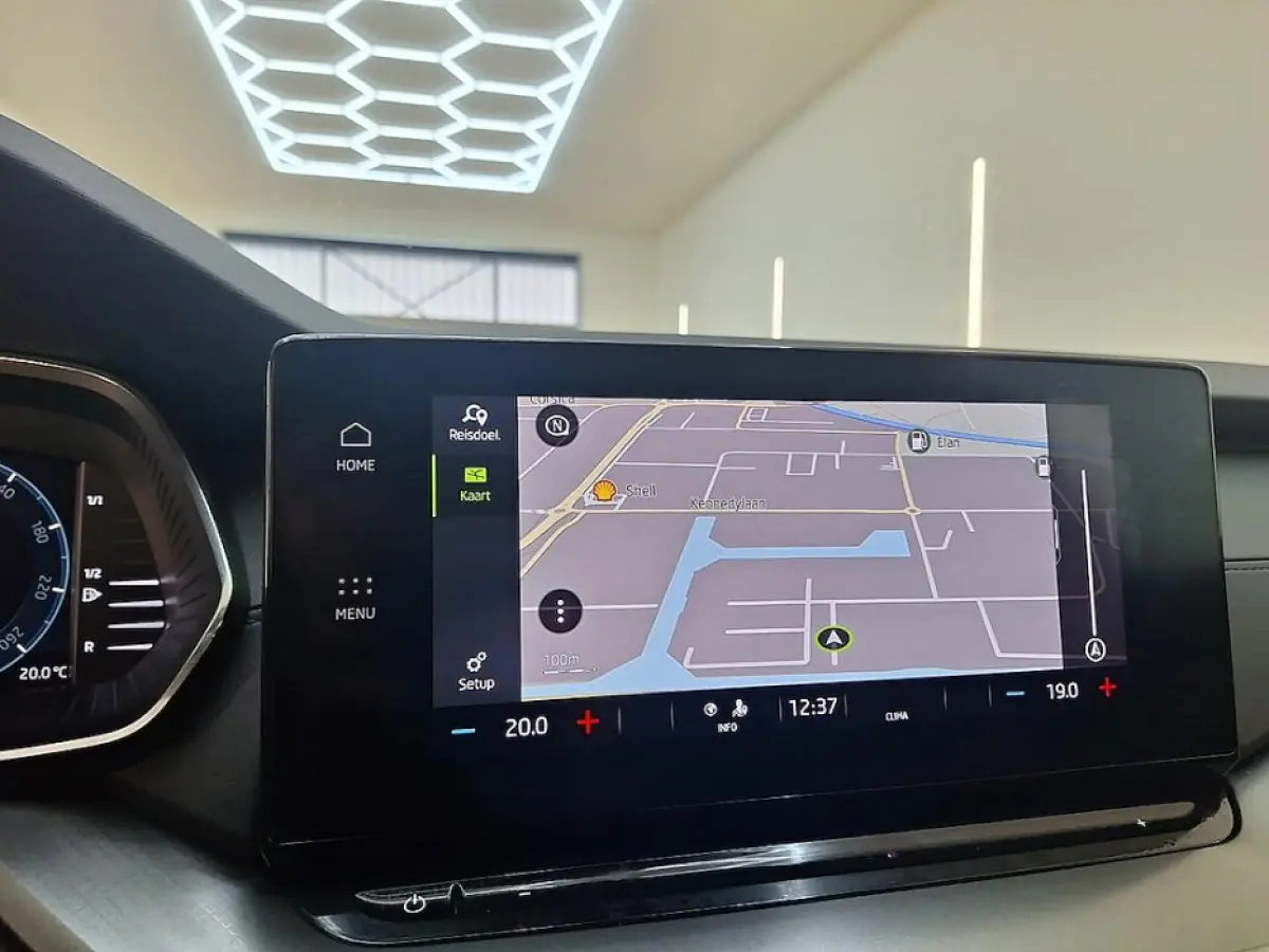 1.0 e-TSI Sport Business | Parkeersensoren | Digital Dash | Keyeless | Apple Carplay | Cruise | DAB | | Airco (automatisch) | Apple Carplay/Android Auto|telefoonintegratie premium | Cruise c