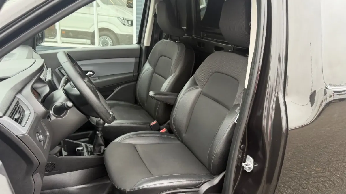 1.5 DCI 55KW 75PK EURO 6 NAVIGATIE/ CAMERA/ AIRCO/ CRUISE CONTROL/ PARKEERSENSOREN/ 100% DEALERONDERHOUDEN