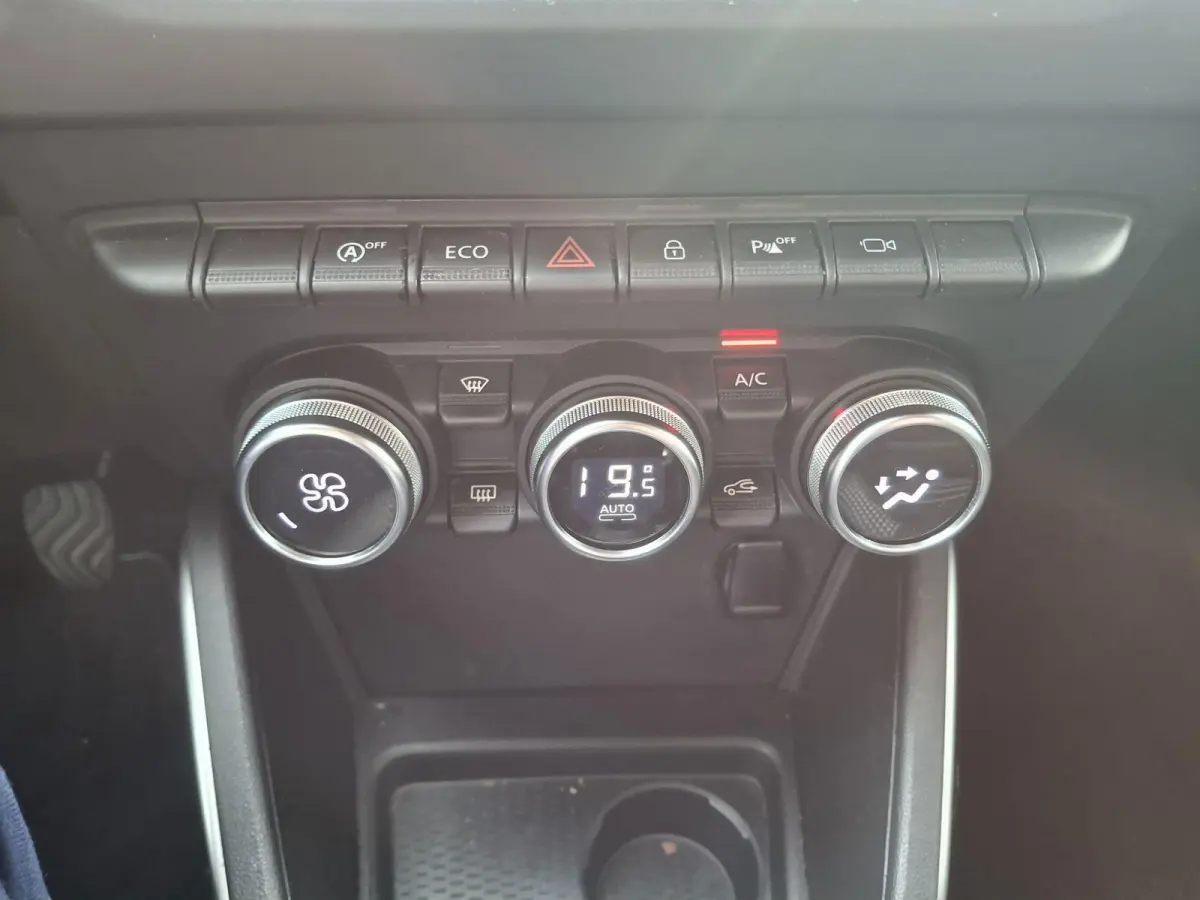 1.2 TCe Prestige | ACHTERUITRIJCAMERA | STOELVERWARMING | NAVIGATIE | AIRCO | PARKEERSENSOREN | 17" LICHTMETALEN VELGEN |