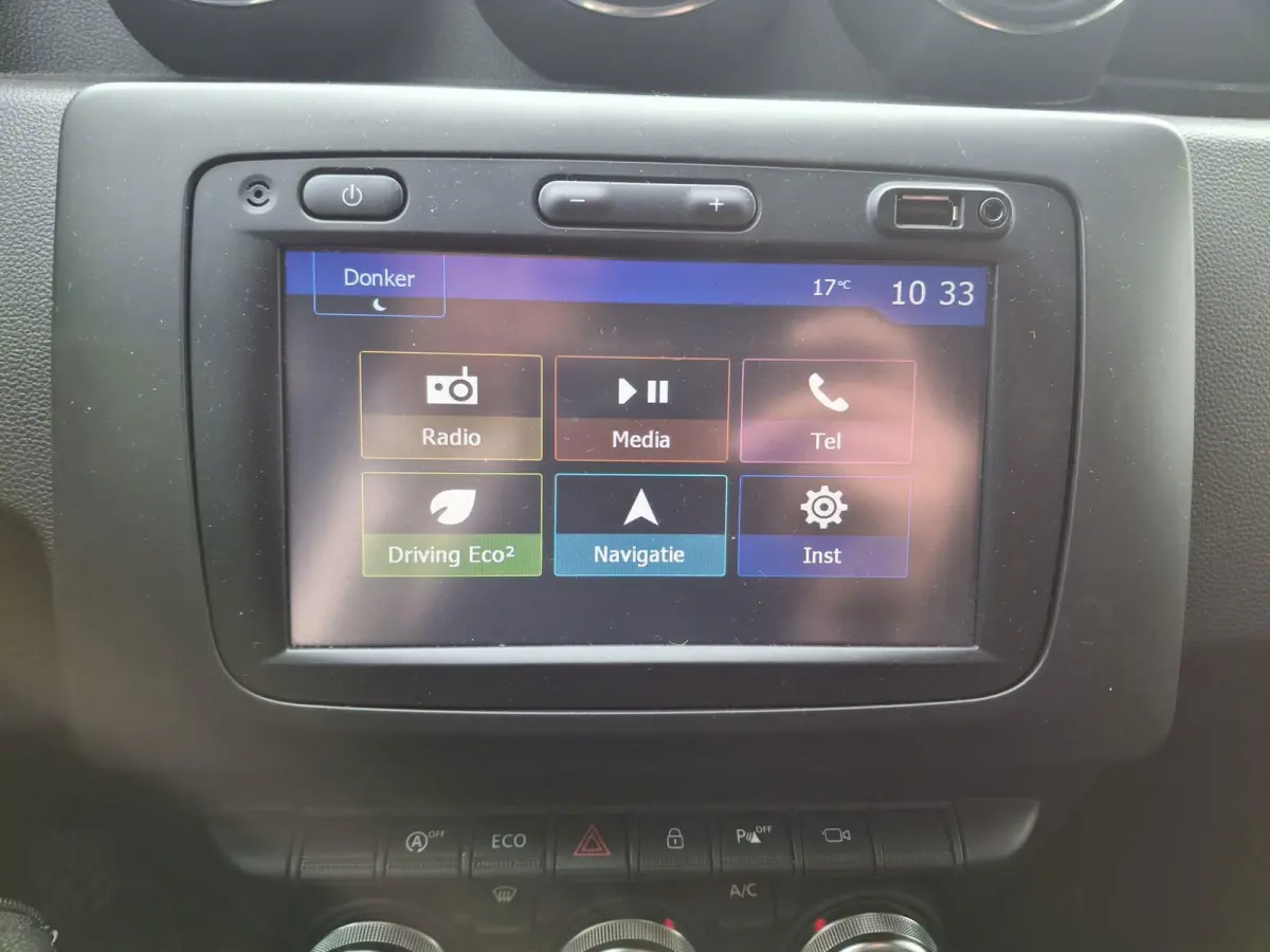 1.2 TCe Prestige | ACHTERUITRIJCAMERA | STOELVERWARMING | NAVIGATIE | AIRCO | PARKEERSENSOREN | 17" LICHTMETALEN VELGEN |