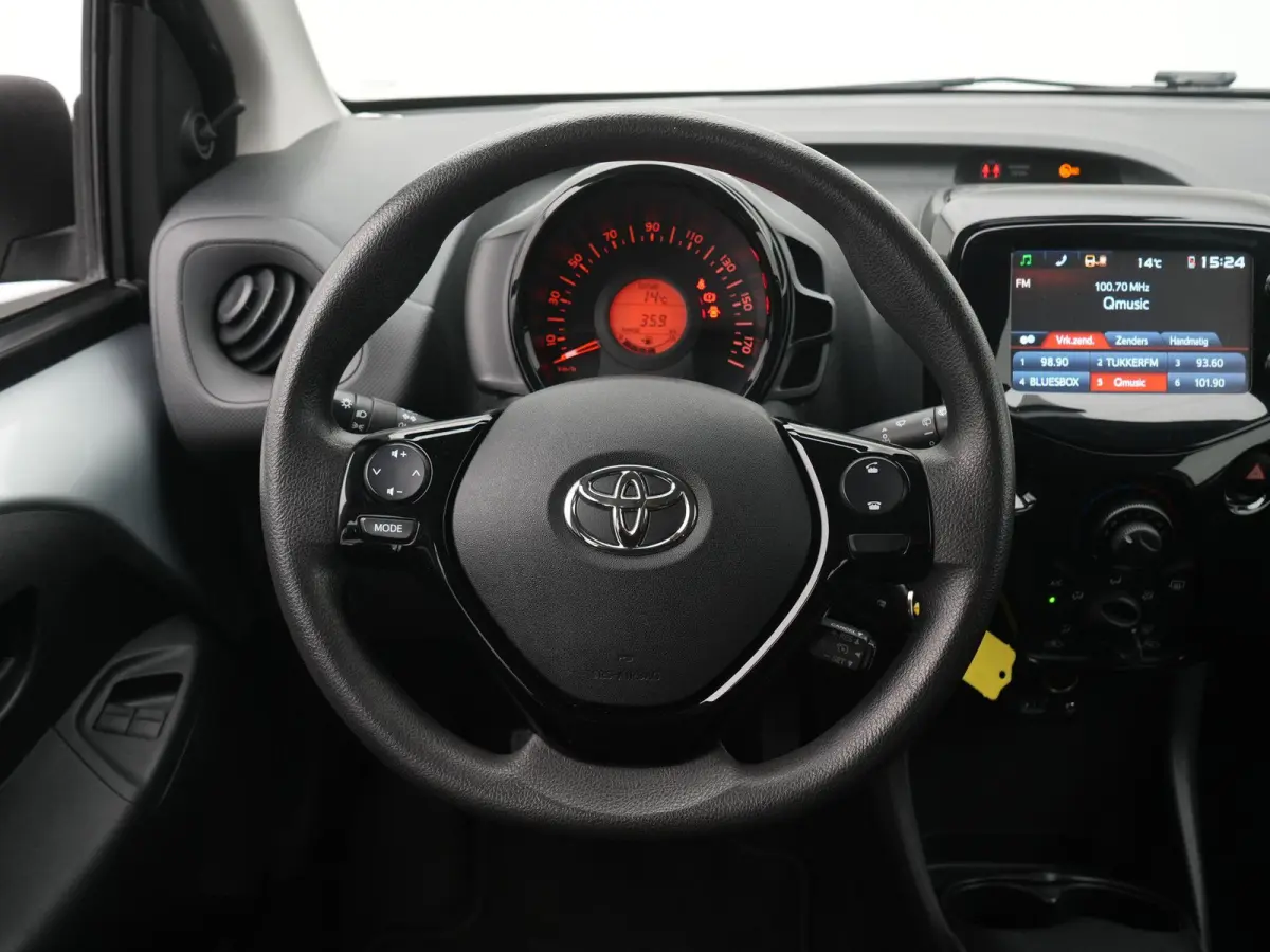 1.0 VVT-i x-fun | Apple Car Play / Android | Airco | LED dagrijverlichting | 12 Maanden BOVAG Garantie |
