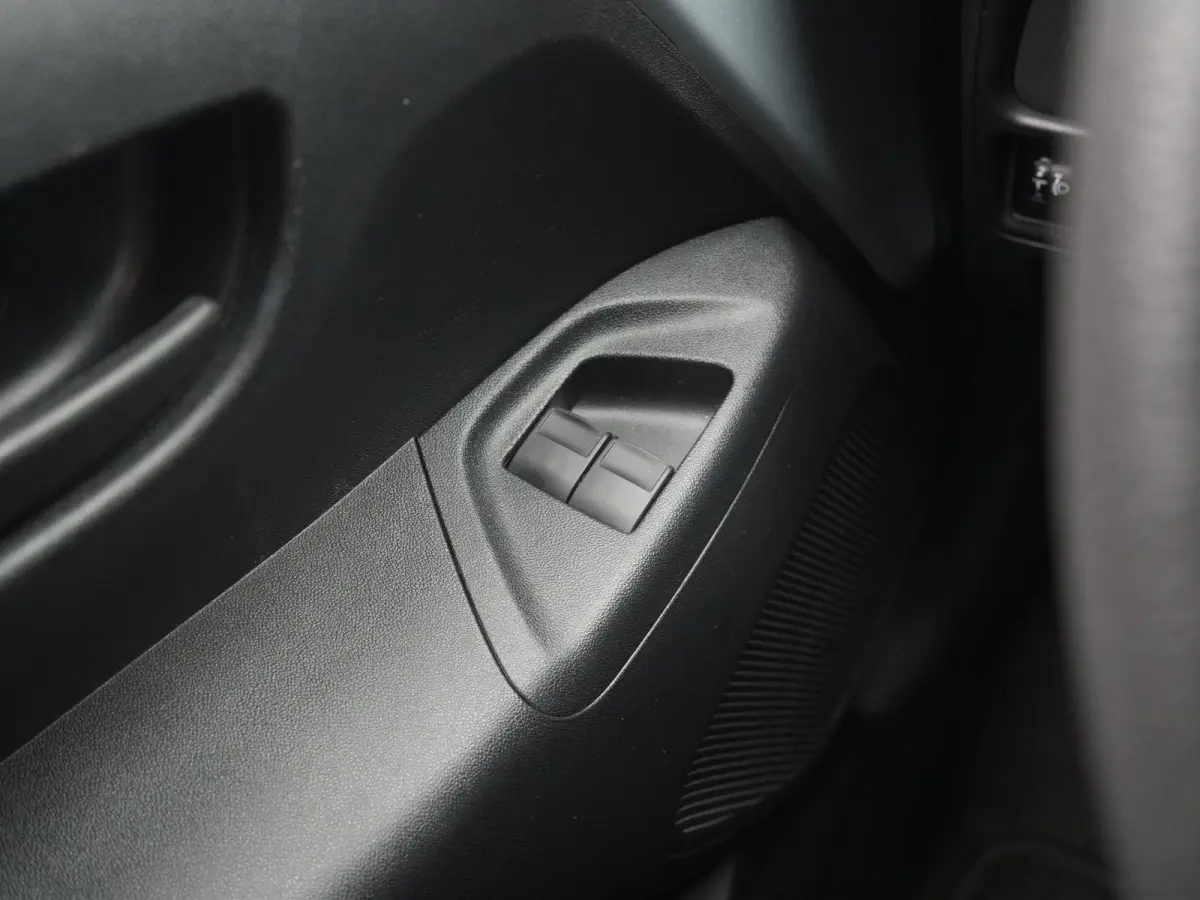 1.0 VVT-i x-fun | Apple Car Play / Android | Airco | LED dagrijverlichting | 12 Maanden BOVAG Garantie |