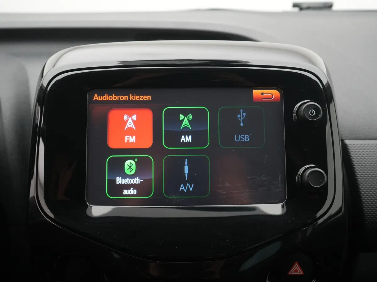 1.0 VVT-i x-fun | Apple Car Play / Android | Airco | LED dagrijverlichting | 12 Maanden BOVAG Garantie |