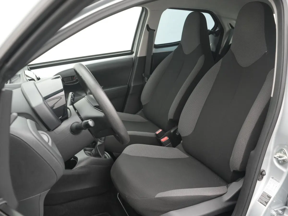 1.0 VVT-i x-fun | Apple Car Play / Android | Airco | LED dagrijverlichting | 12 Maanden BOVAG Garantie |