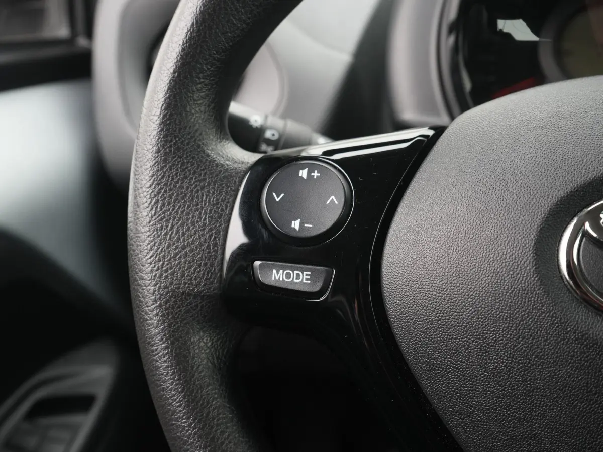 1.0 VVT-i x-fun | Apple Car Play / Android | Airco | LED dagrijverlichting | 12 Maanden BOVAG Garantie |