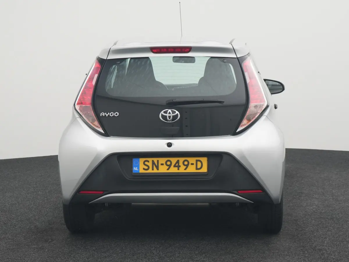 1.0 VVT-i x-fun | Apple Car Play / Android | Airco | LED dagrijverlichting | 12 Maanden BOVAG Garantie |