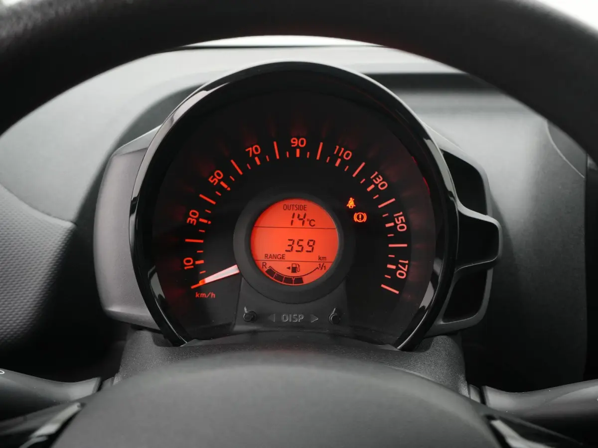 1.0 VVT-i x-fun | Apple Car Play / Android | Airco | LED dagrijverlichting | 12 Maanden BOVAG Garantie |