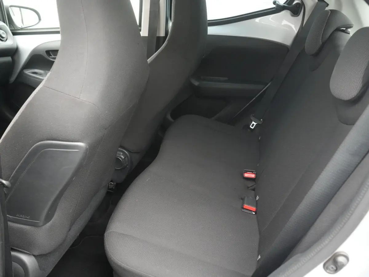 1.0 VVT-i x-fun | Apple Car Play / Android | Airco | LED dagrijverlichting | 12 Maanden BOVAG Garantie |