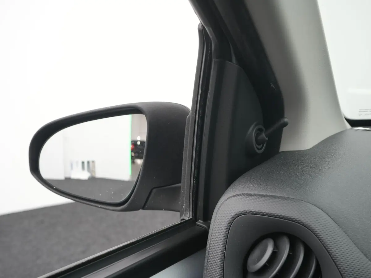 1.0 VVT-i x-fun | Apple Car Play / Android | Airco | LED dagrijverlichting | 12 Maanden BOVAG Garantie |