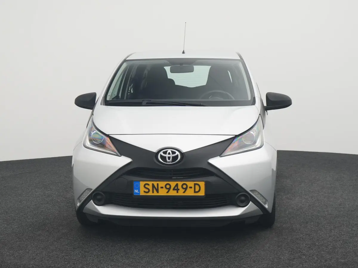 1.0 VVT-i x-fun | Apple Car Play / Android | Airco | LED dagrijverlichting | 12 Maanden BOVAG Garantie |